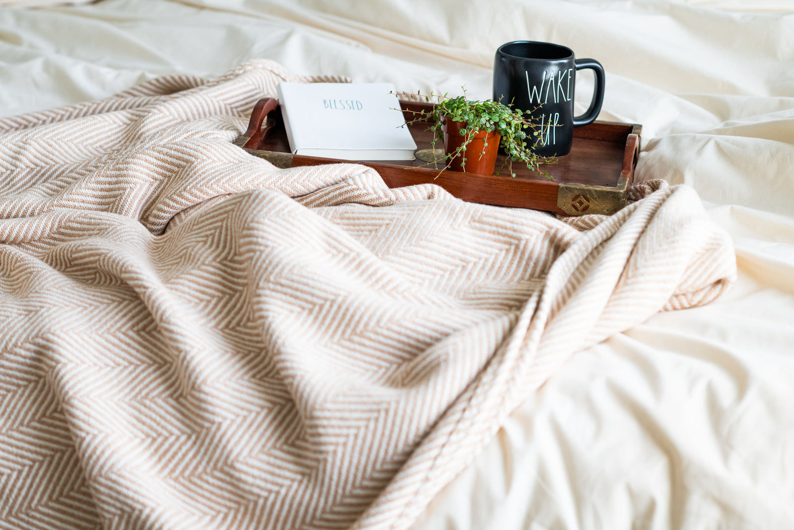 How Do I Make My Bed Look Like a Pro