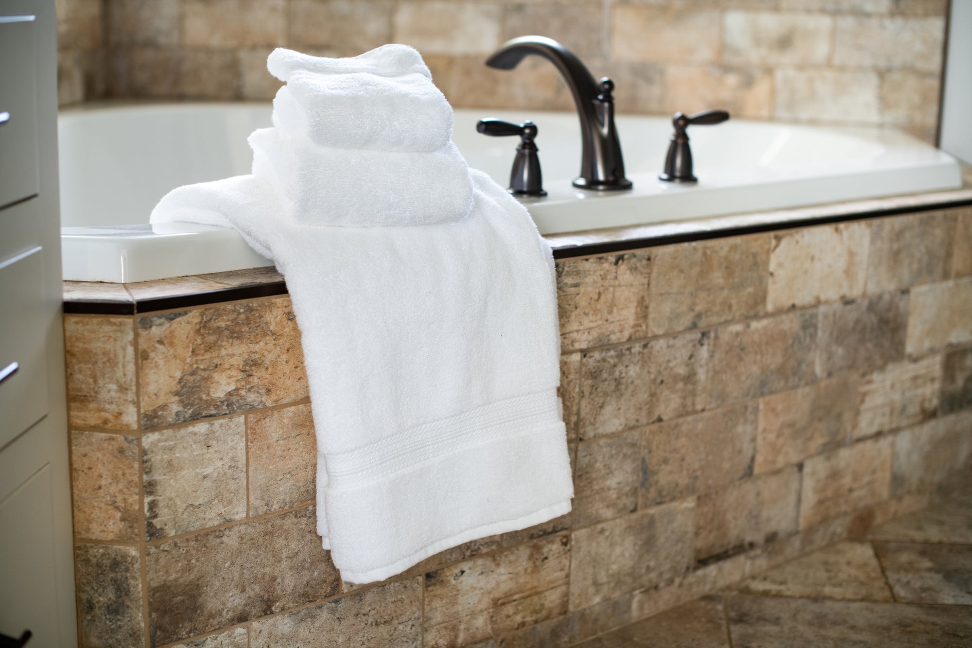 How to decorate your bathroom with towels
